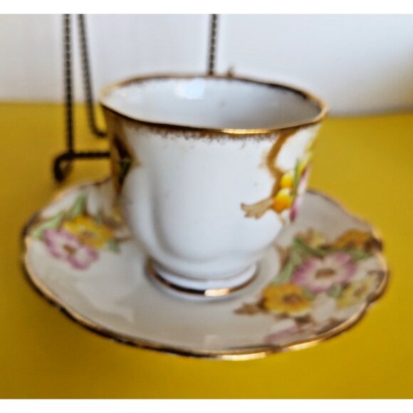 Vintage Royal Albert Tea Cup & Saucer Petunia Pattern 1930's - Picture 6 of 9